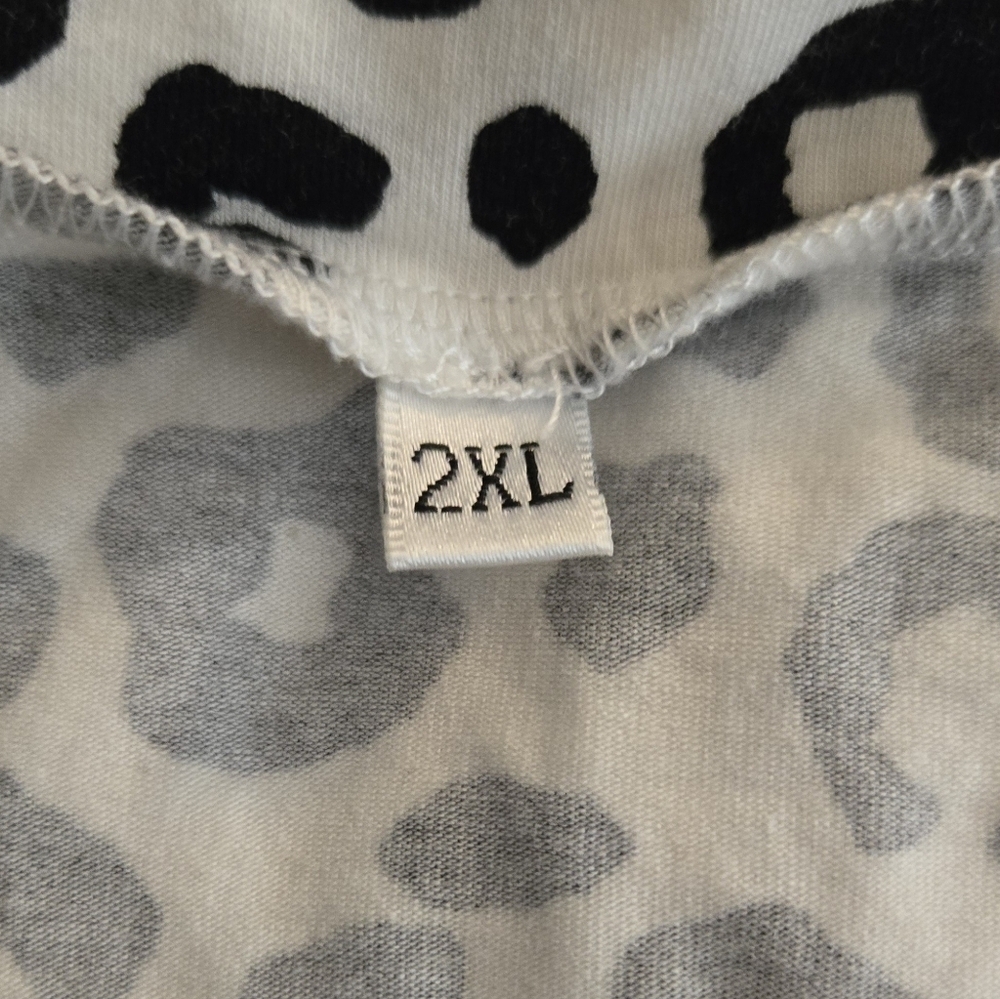 Leopard print tshirt with pocket - Picture 3 of 3
